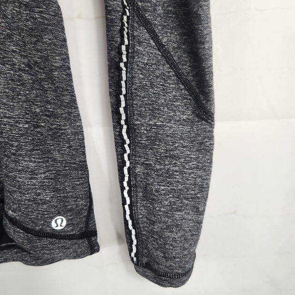 Lululemon Athleisure Star Runner Long Sleeve Slim Top in Black Heathered Gray 8 - Picture 7 of 9